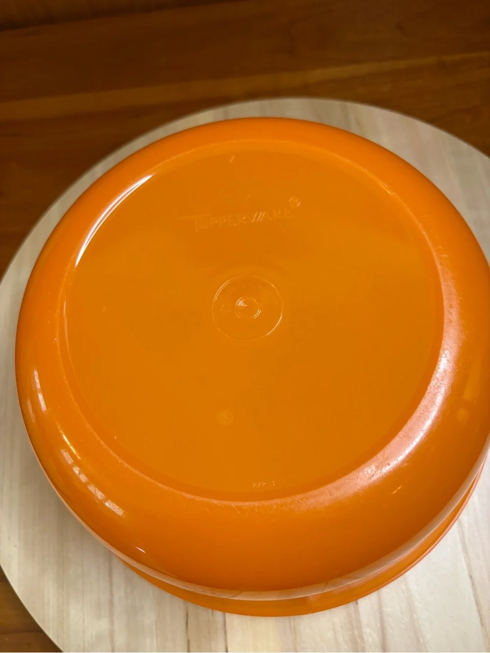 Tupperware bowl with seal. Bowl and seal are Z